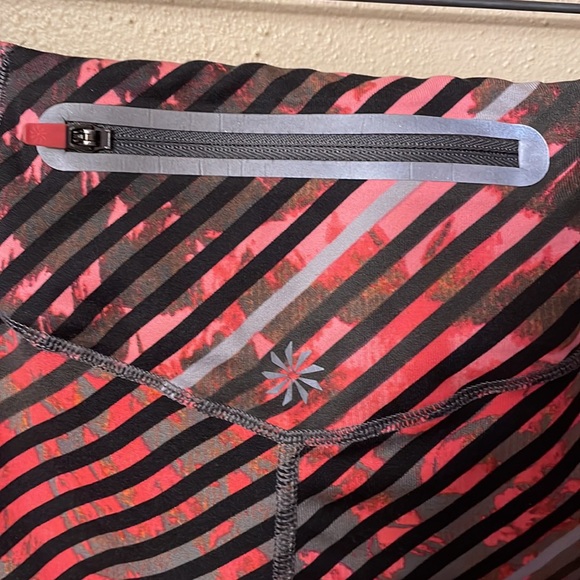 Athleta Large woman’s cropped length leggings zip pocket elastic tie in waist - Picture 6 of 8